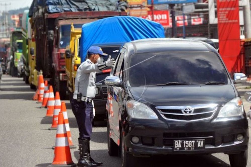 Perantau yang berniat pulang kampung diyakinkan untuk menahan diri sampai kondisi benar-benar pulih. ANTARA