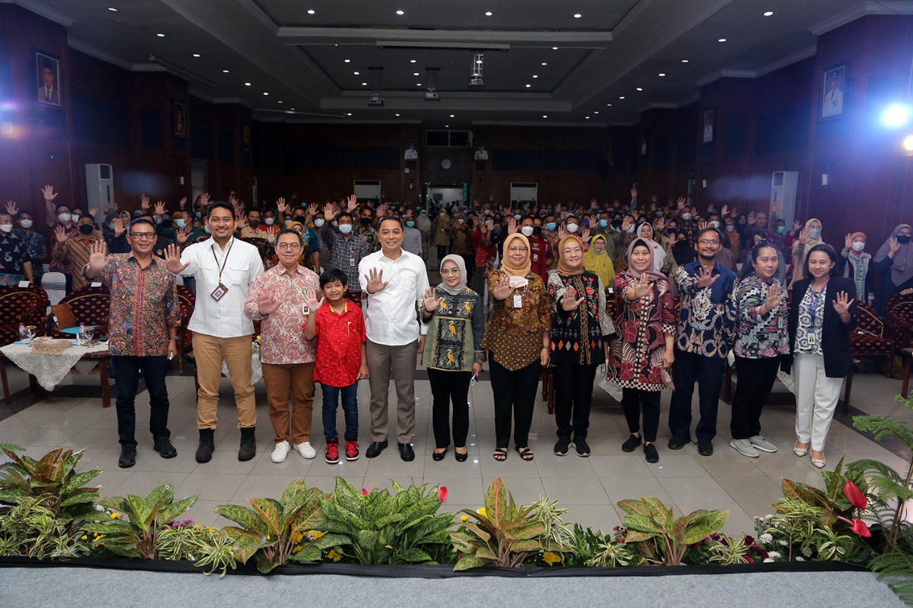 Pemerintah Kota (Pemkot) telah membentuk tim percepatan pencegahan penyakit Tuberkulosis (TBC) di Surabaya.