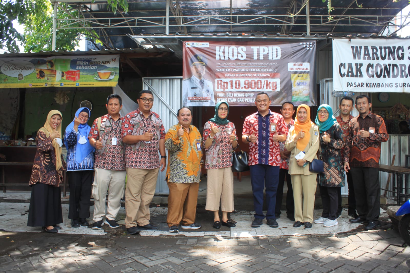 Pemerintah Kota (Pemkot) Surabaya menambah jumlah warung tekan (Wartek) inflasi di pasar tradisional