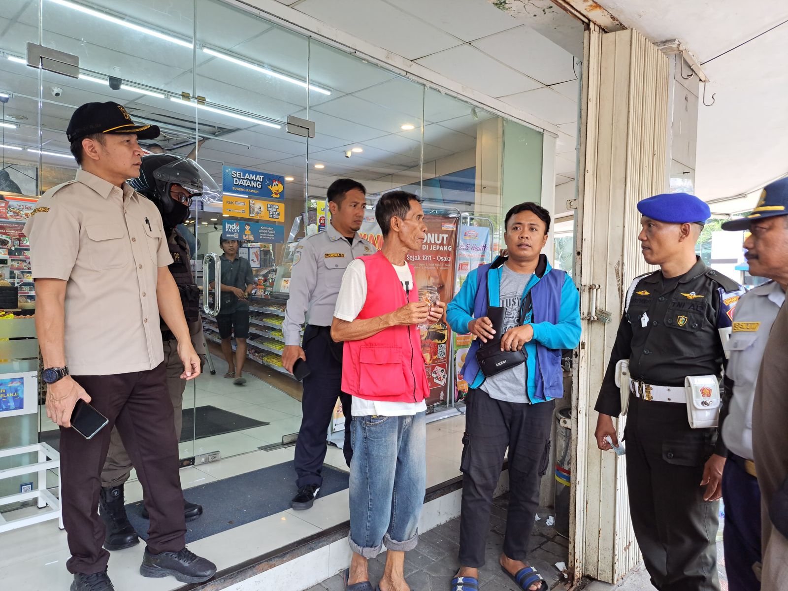 Pemkot Surabaya Tertibkan Jukir Liar di Area Toko Modern, 18 Orang Diamankan