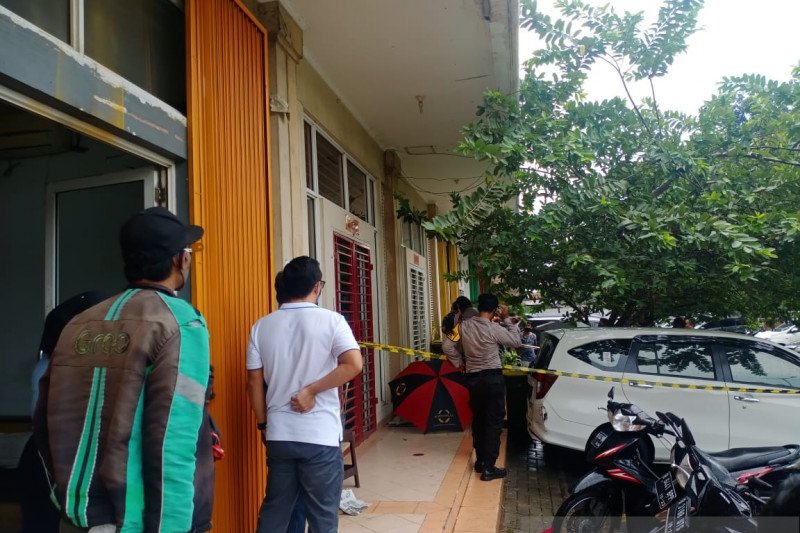 Lokasi penembakan di Ruko Royal Gading Square, Pegangsaan Dua, Kelapa Gading, Jakarta Utara, Kamis (13/8/2020). (ANT)
