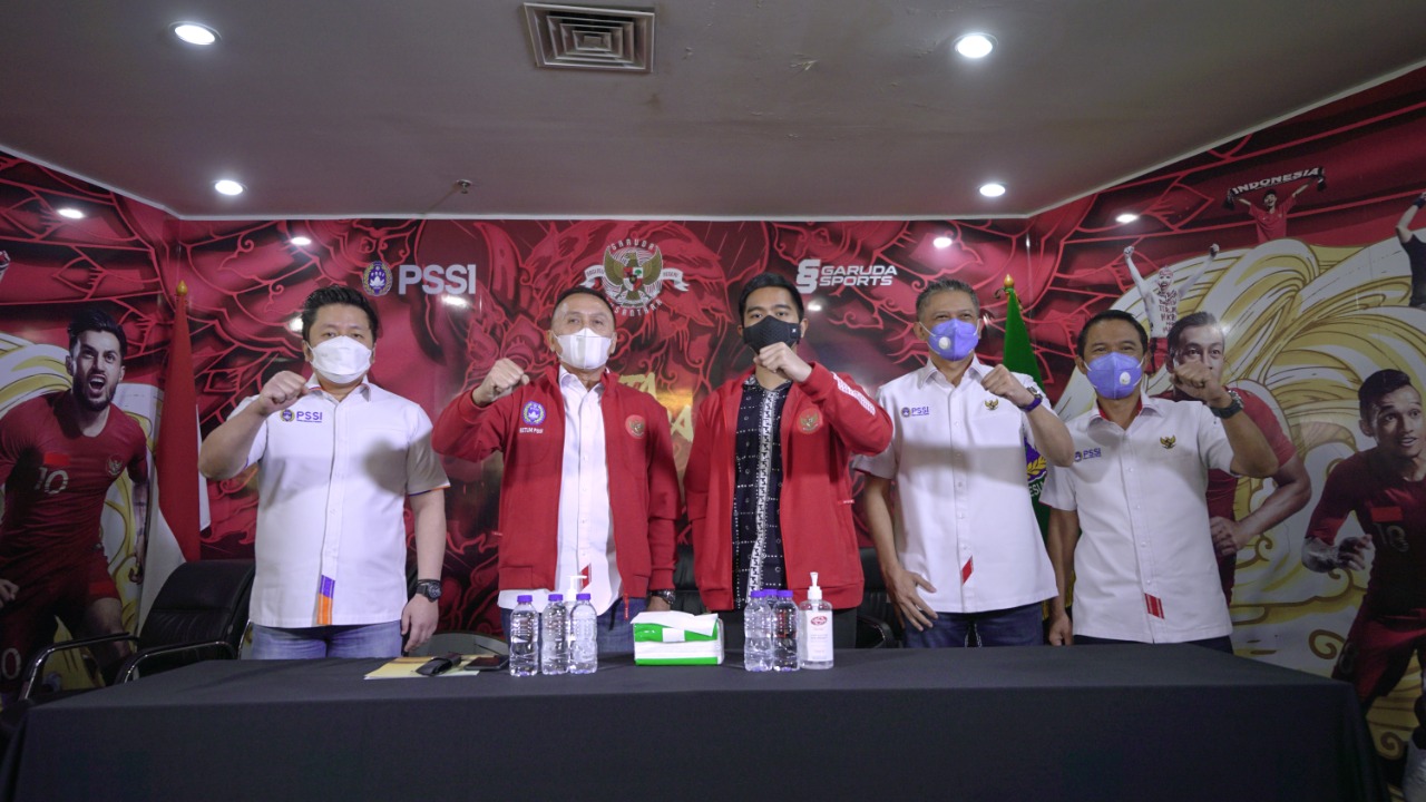 Ketua Umum PSSI Mochamad Iriawan bersama Kaesang Pangarep. ist