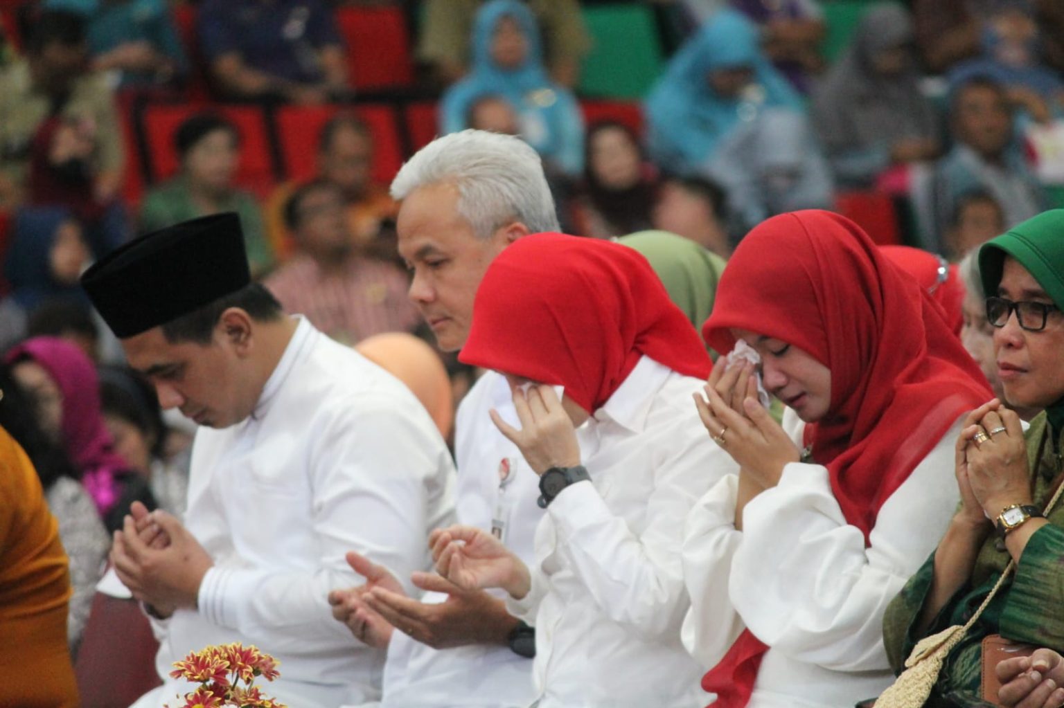 Masyarakat hadir secara khusus menemui Ganjar Pranowo dan Taj Yasin Maimoen, pada hari terakhir masa jabatan mereka sebagai Gubernur dan Wakil Gubernur Jawa Tengah, di GOR Jatidiri, Kota Semarang, Selasa (5/9/2023).