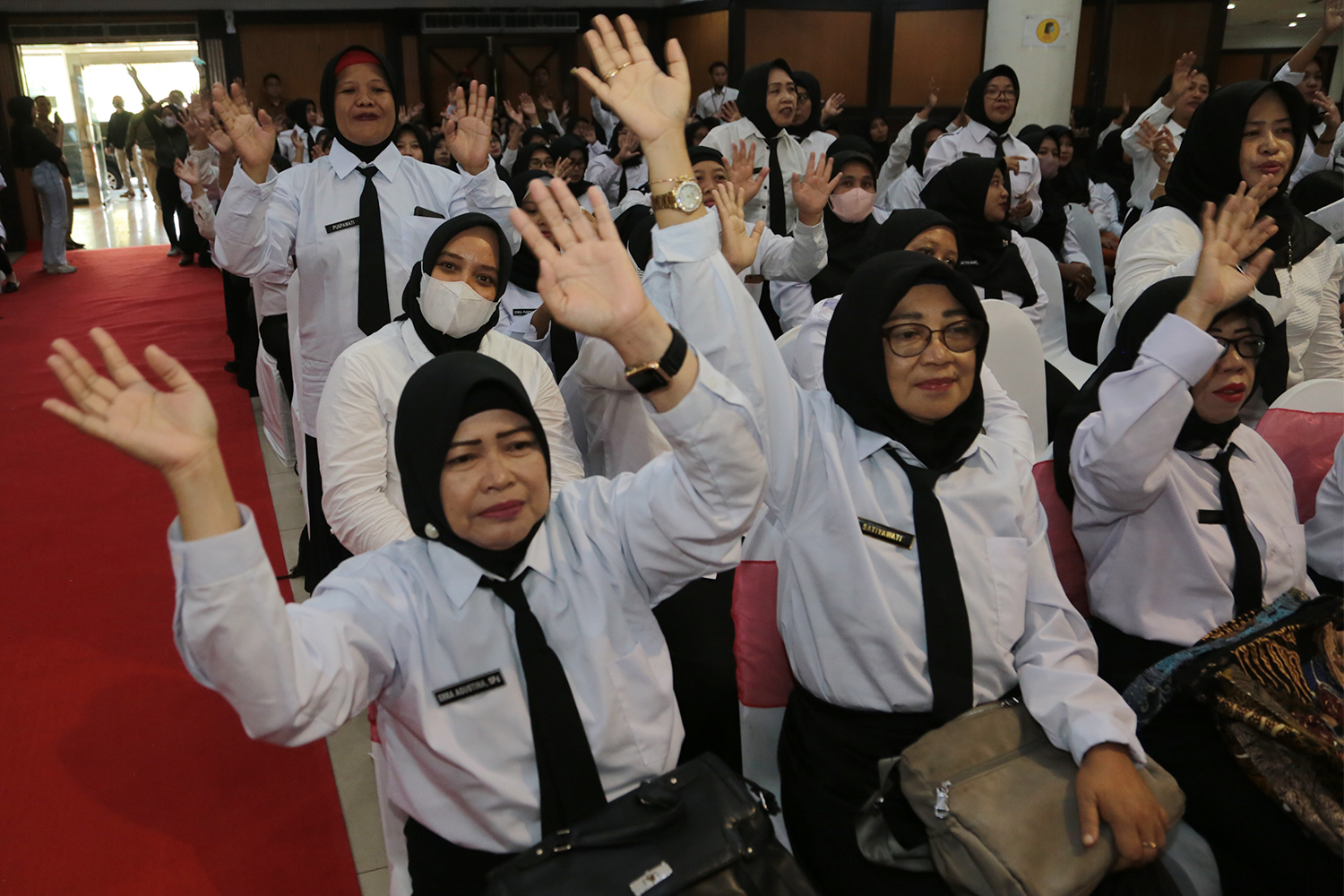 Sebanyak 1.476 guru PPPK (Pegawai Pemerintah dengan Perjanjian Kerja (PPPK) di lingkup Pemerintah Kota (Pemkot) Surabaya, menerima Surat Keputusan (SK) pengangkatan. 