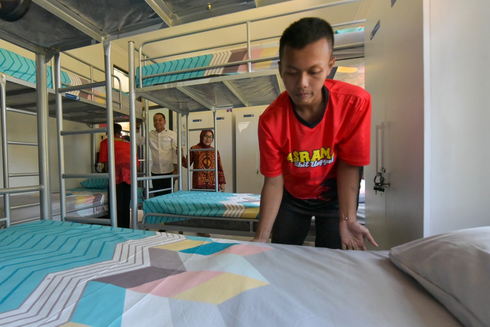 Pemerintah Kota (Pemkot) Surabaya secara resmi meresmikan Asrama Anak Asuh Bibit Unggul yang terletak di Jl. Villa Kalijudan Indah XV/Kav. 2-4 Surabaya pada Senin (26/8/2024).