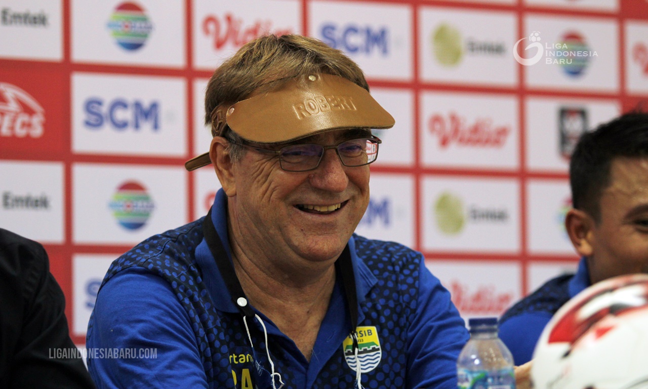Robert Alberts pelatih Persib. LIB