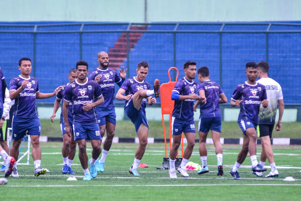 pemain cPersib Bandung saat sesi latihan
