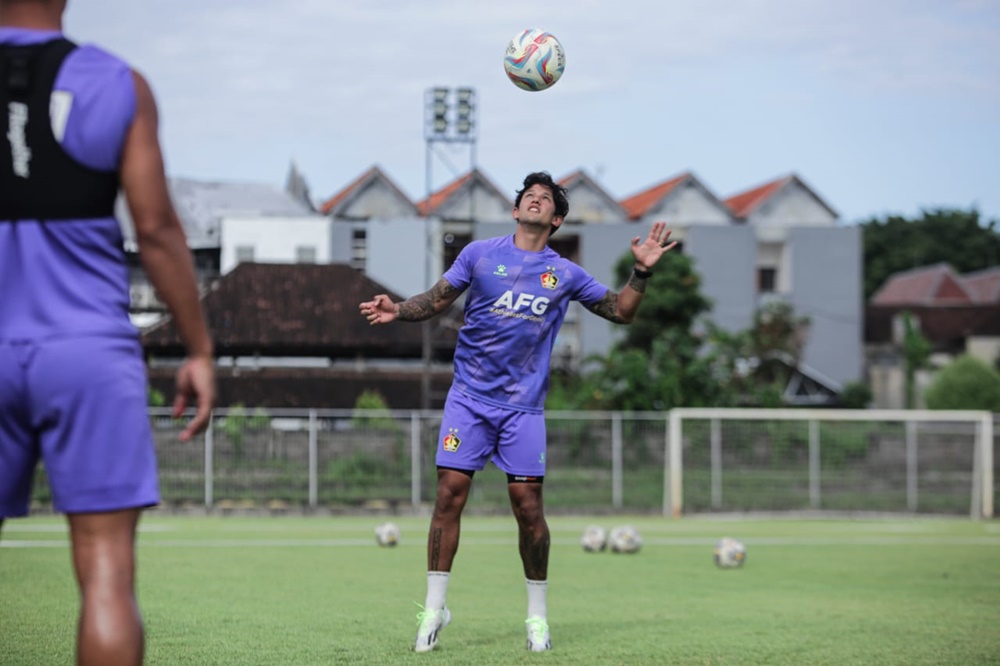 Persik Kediri resmi menambah amunisi baru dengan mendatangkan Irfan Bachdim pada bursa transfer putaran kedua Liga 1 2023/24.