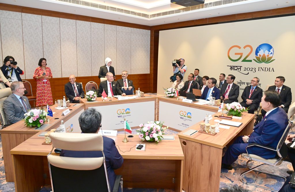 Presiden Jokowi memimpin pertemuan MIKTA Leaders’ Gathering ke-1 di Bharat Mandapam, IECC, Pragati Maidan, New Delhi, India, Sabtu (09/09/2023). (Foto: BPMI Setpres/Muchlis Jr)



