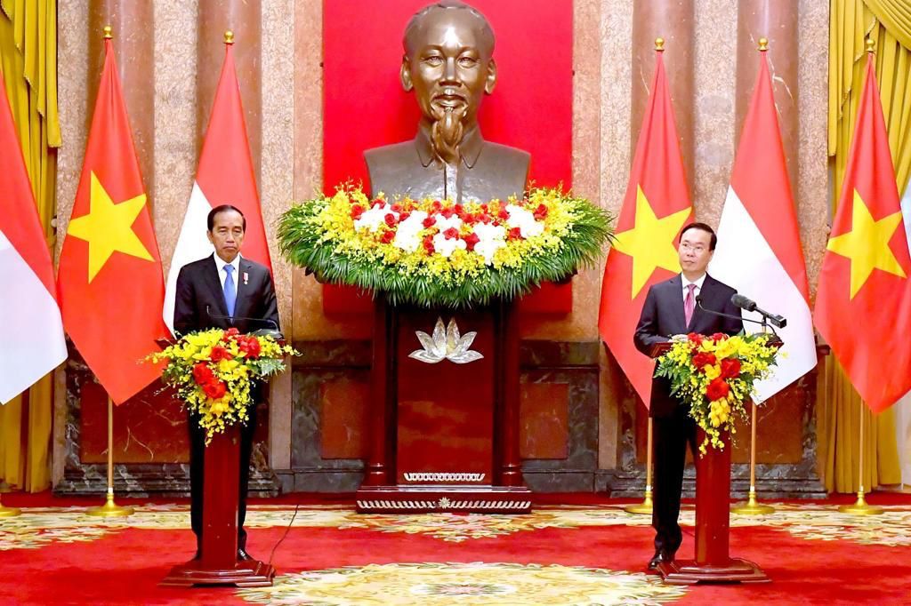 Presiden RI Joko Widodo (Jokowi) melakukan pertemuan bilateral dengan Presiden Vietnam Vo Van Thuong, pada Jumat (12/01/2024), di Istana Kepresidenan, Hanoi, Vietnam
