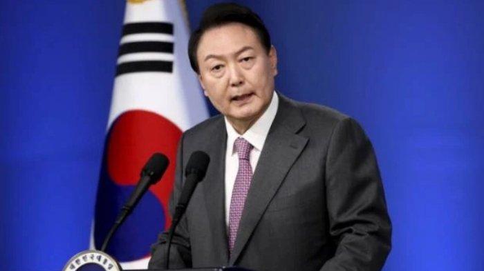 Yoon Suk Yeol secara resmi dicopot dari jabatannya sebagai Presiden Korea Selatan setelah MK setempat dengan suara bulat menyetujui pemakzulanya
