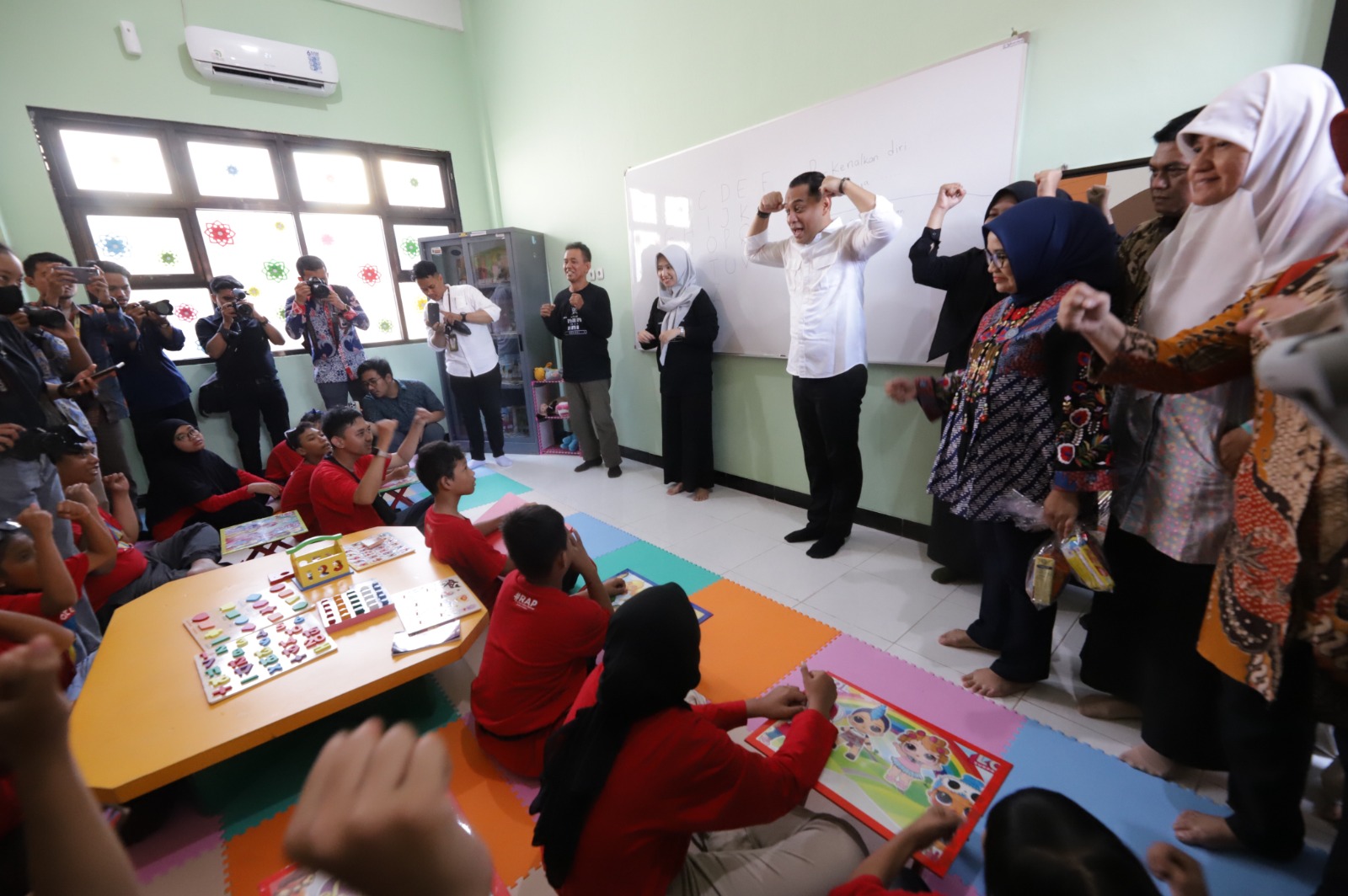 Pemerintah Kota (Pemkot) Surabaya meresmikan Rumah Anak Prestasi (RAP) Sonokwijenan di Jalan Sono Indah VII No 10, Kecamatan Sukomanunggal, Surabaya, Jumat (15/9/2023).