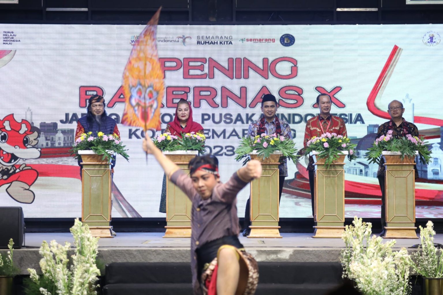Wakil Gubernur Jawa Tengah, Taj Yasin Maimoen, ketika menghadiri Rakernas IX Jaringan Kota Pusaka Indonesia, di Ballroom Borsumij Heritage Kota Lama Semarang, Rabu (23/8/2023)
