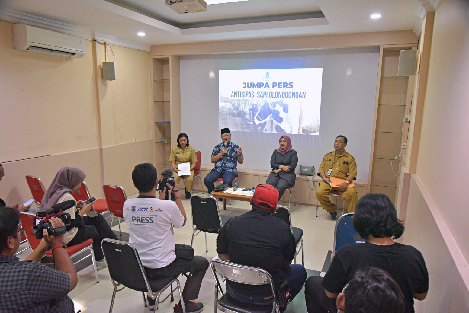 Pemkot Surabaya semakin memperketat pengawasan peredaran daging gelonggongan di Kota Pahlawan