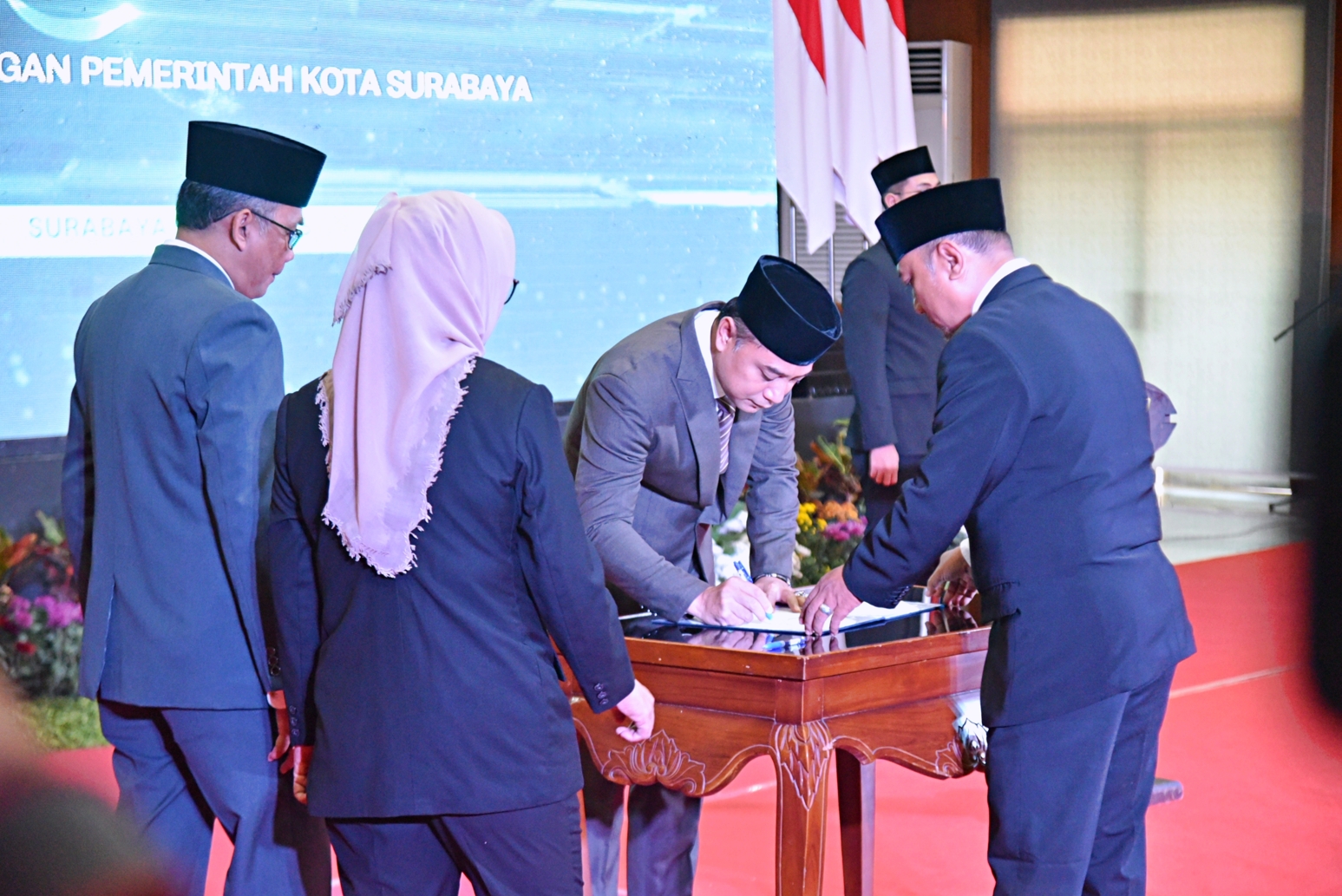 Wali Kota Surabaya Eri Cahyadi kembali melakukan rotasi dan mutasi pejabat Pemerintah Kota (Pemkot) Surabaya di Graha Sawunggaling, Senin (7/8/2023). Pelantikan dan Pengangkatan jabatan Pimpinan Tinggi Pratama, jabatan administrator