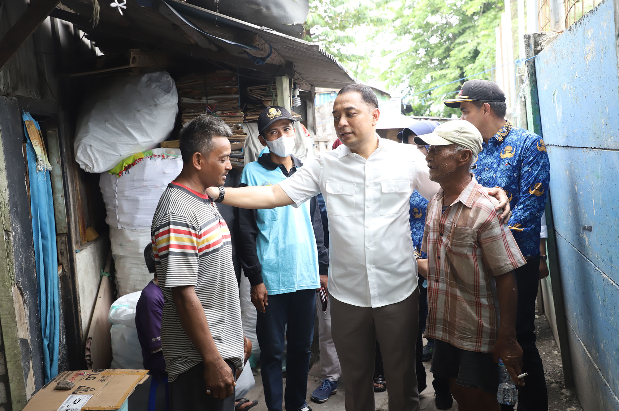 Pemkot Surabaya tengah melakukan verifikasi dan kroscek (pencocokan) 23.523 data kemiskinan ekstre