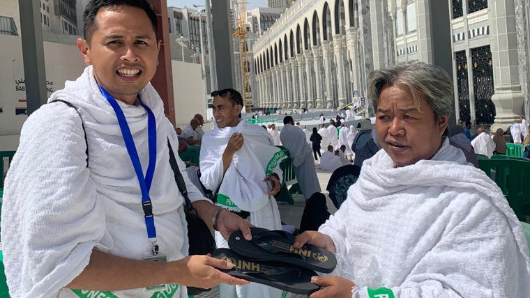 Tim Penanganan Krisis dan Pertolongan Pertama pada Jemaah Haji (PKP3JH) menggalakkan gerakan siaga sandal dan alas kaki. Gerakan ini bertujuan untuk meminimalisir terjadinya kasus kehilangan alas kaki yang bisa berisiko membahayakan tapak kaki.