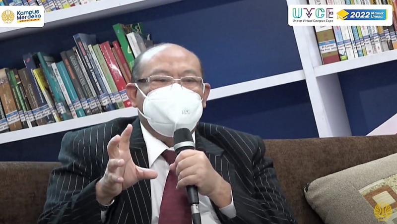 Wakil Rektor Bidang Akademik, Prof. Dr. Bambang Yulianto, M.Pd.