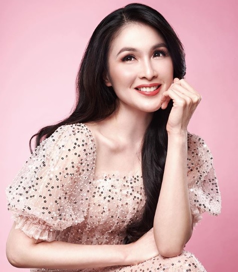 Sandra Dewi yang juga seorang ibu dua anak. 