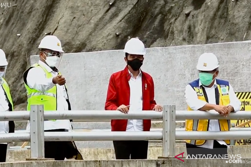 Tangkapan layar Presiden Joko Widodo saat meresmikan Bendungan Tapin, Kalimantan Selatan, Kamis (18/2/2021). (FOTO ANTARA/HO-Youtube Sekretariat Presiden)

