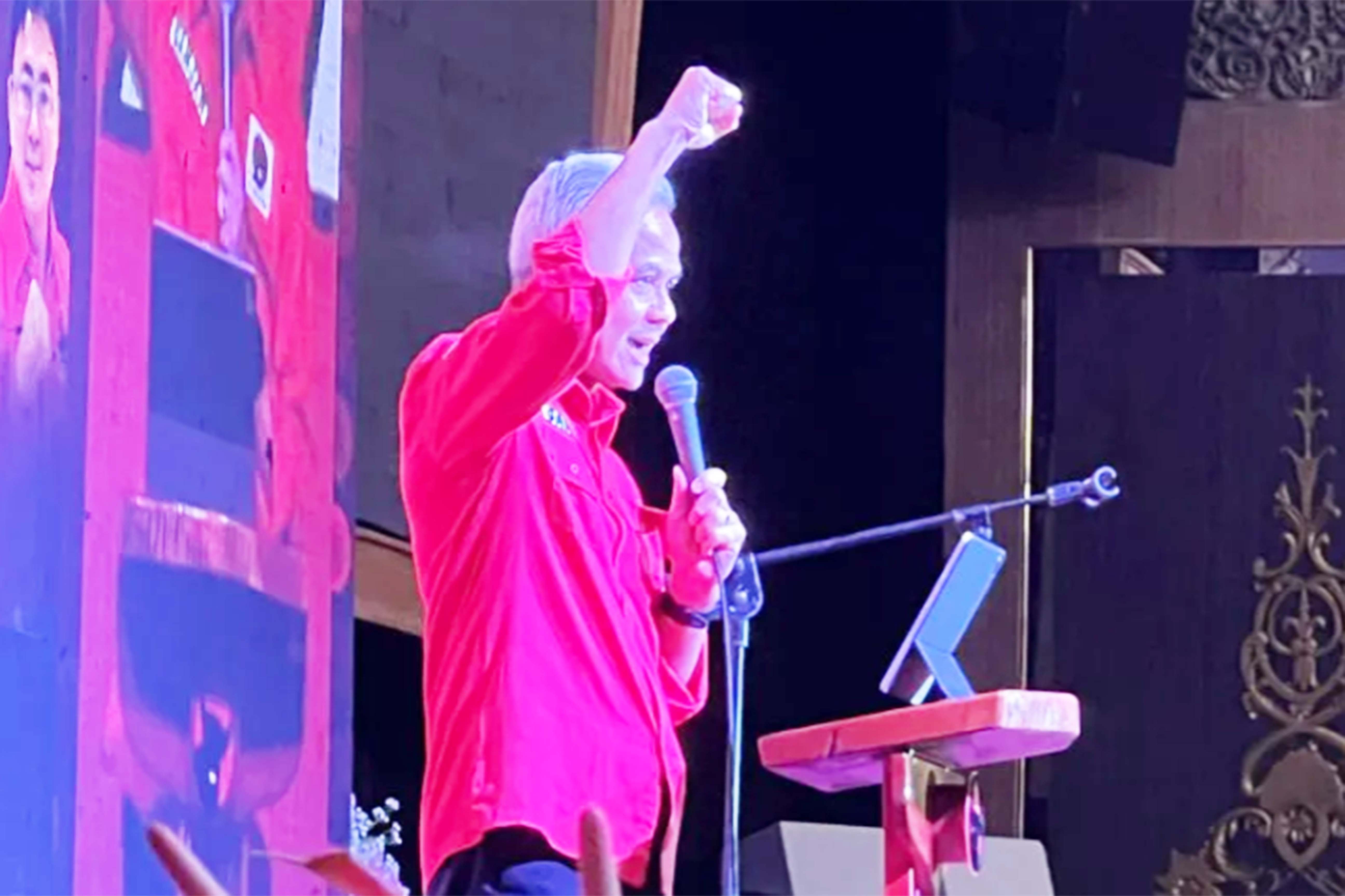 Bakal calon presiden Ganjar Pranowo dalam koordinasi dengan pengurus serta kader PDI Perjuangan Provinsi Sulawesi Utara, di Manado Convention Centre, Sulut, Kamis (18/5/2023). ANTARA/Putu Indah Savitri