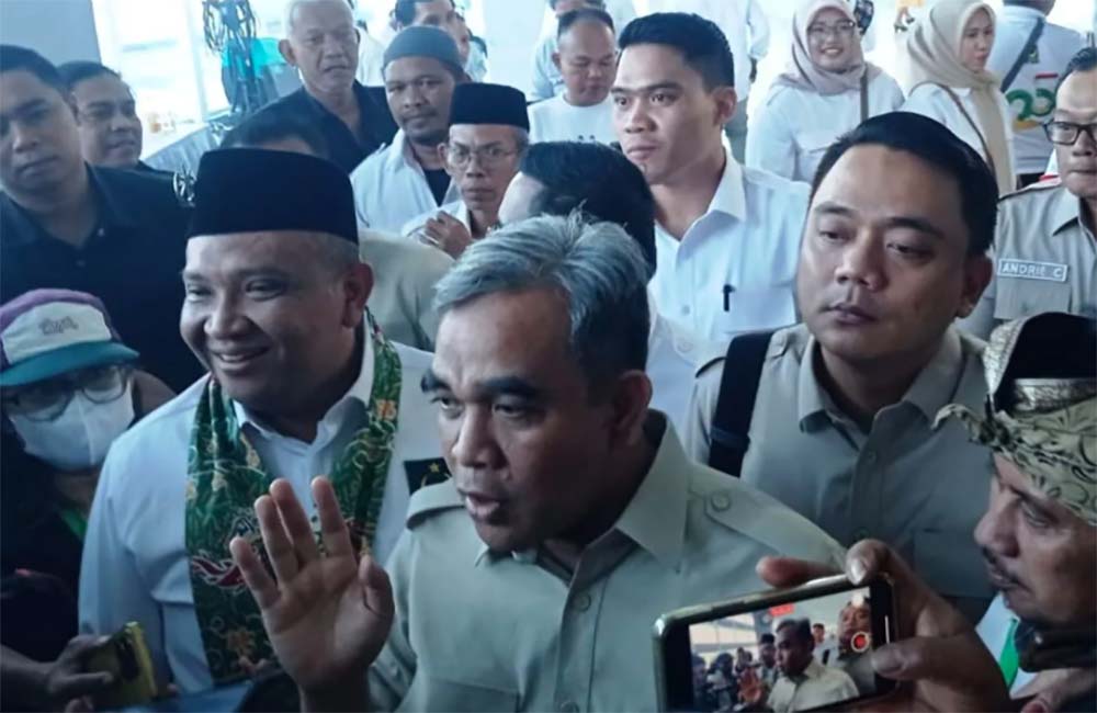 Sekjen Partai Gerindra Ahmad Muzani seusai menghadiri Konsolidasi Zona II Pemenangan Di Pemilihan Legislatif (Pileg) dan Pemenangan Bakal Calon Presiden Prabowo Subianto yang digelar oleh PBB, di DBL Arena, Surabaya, Minggu (3/9/2023). ANTARA/Ananto Prada