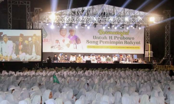 Ribuan warga menghadiri acara bertajuk "Jawa Timur Bermunajat untuk H. Prabowo Pemimpin Berdaulat dan Petugas Rakyat: di Pondok Pesantren An Nur 2 Al Murtadlo, Malang pada Senin (11/9/2023) malam.  (ANTARA/HO-Panitia Jatim Bermunajat)