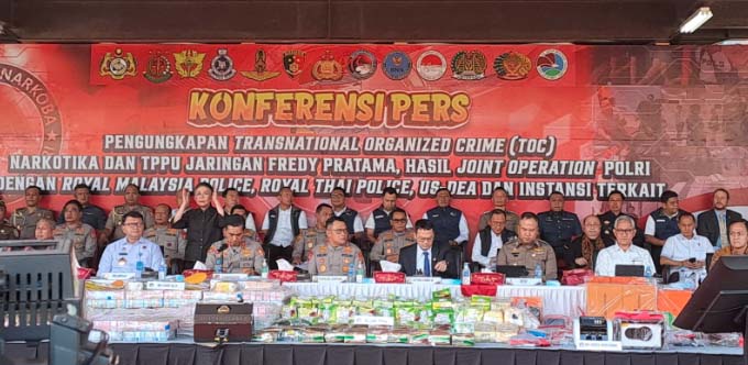 Dirtipidnarkoba Bareskrim Polri Brigjen Pol. Mukti Juharsa menyatakan Fredy Pratama, salah satu bandar sindikat narkotika jaringan internasional terbesar, masih menjadi buronan
