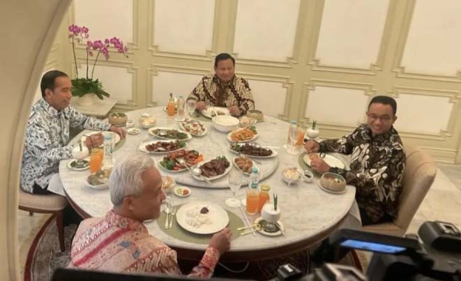 Presiden RI Joko Widodo (Jokowi) menggelar santap siang bersama tiga bakal calon presiden (Capres), yakni Anies Baswedan, Ganjar Pranowo dan Prabowo Subianto, bertempat di ruang makan Istana Kepresidenan Jakarta, Senin (30/10/2023).