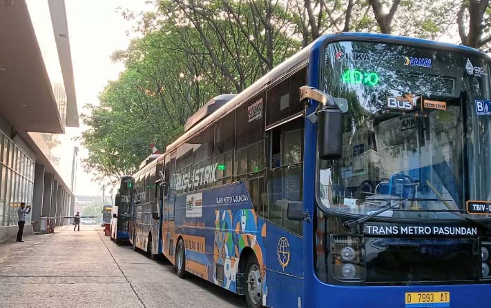 DAMRI bersinergi dengan Direktorat Jenderal Perhubungan Darat, Kementerian Perhubungan meluncurkan layanan perkotaan bus listrik berbasis Buy The Service (BTS) di Bandung