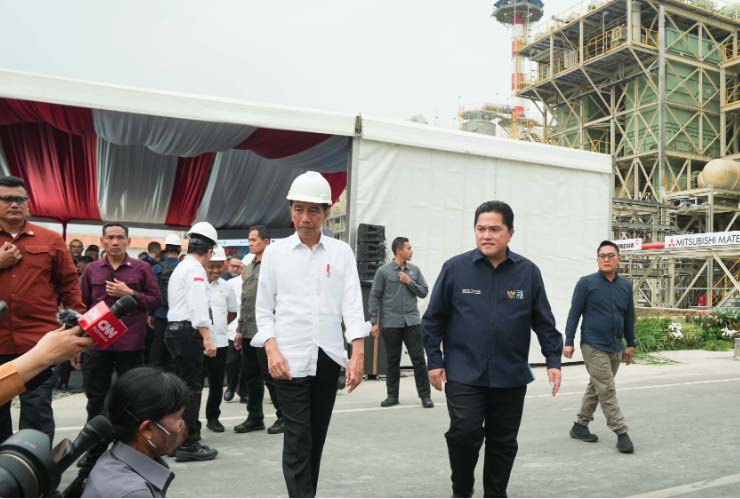 Menteri Badan Usaha Milik Negara (BUMN) Erick Thohir&nbsp;saat mendampingi Presiden Joko Widodo (Jokowi) meresmikan ekspansi PT. Smelting di Gresik, Jawa Timur, Kamis (14/12/2023). 
