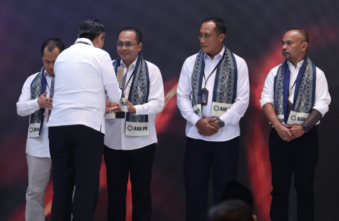 Pemprov Jatim meraih penghargaan dalam kategori Inisiator Kolaborasi Multipihak Tahun 2024 untuk Rencana Aksi Nasional Pencegahan dan Penanggulangan Ekstremisme Berbasis Kekerasan yang Mengarah pada Terorisme dari BNPT RI