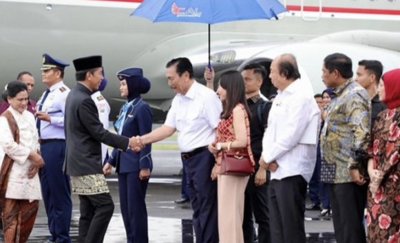 Jokowi Kembali ke Solo Usai Purnatugas Sebagai Presiden, Disambut Luhut dan Pj Gubernur Jateng