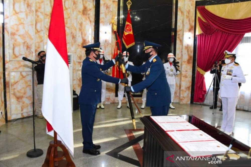 Panglima TNI Marsekal TNI Hadi Tjahjanto memimpin upacara penyerahan jabatan Panglima Komando Gabungan Wilayah Pertahanan I (Pangkogabwilhan I) Laksdya TNI Yudo Margono, dan Pangkogabwilhan II Marsdya TNI Fajar Prasetyo bertempat di Subden Denma Mabes TNI