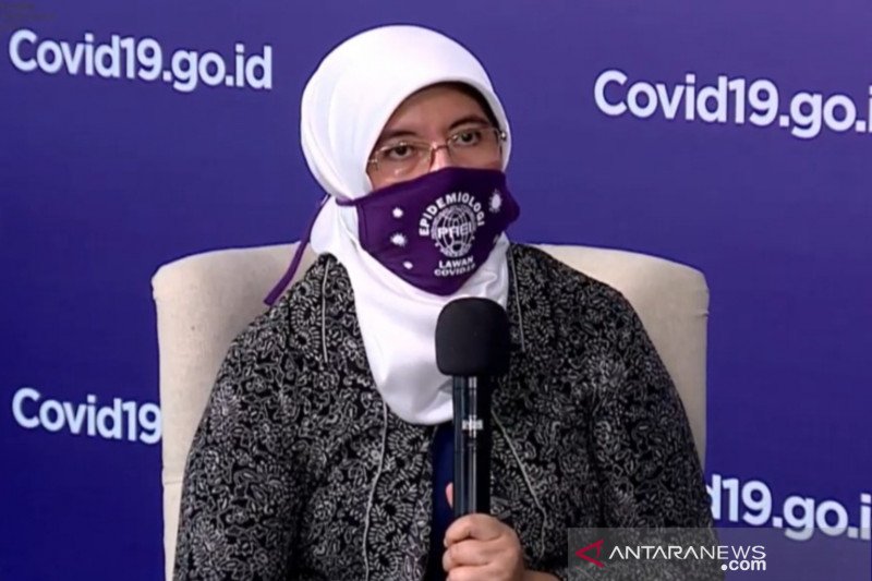 Kepala bidang pengembangan profesi Perhimpunan Ahli Epidemiologi Indonesia (PAEI) dr. Masdalina Pane, M.Si (Han) berbicara dalam konferensi pers Satuan Tugas (Satgas) Penanganan COVID-19 di Graha BNPB, Jakarta, Selasa (8/12/2020). (ANTARA/Katriana)