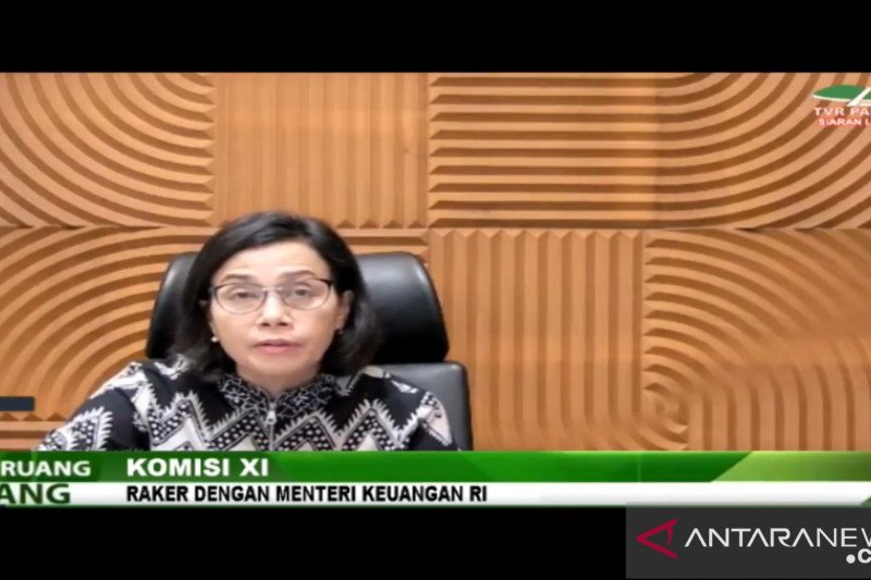 Tangkapan layar Menteri Keuangan Sri Mulyani Indrawati dalam Rapat Kerja dengan Komisi XI DPR RI membahas pembiayaan investasi PMN secara virtual di Jakarta, Senin (8/2/2021). ANTARA/Dewa Wiguna

