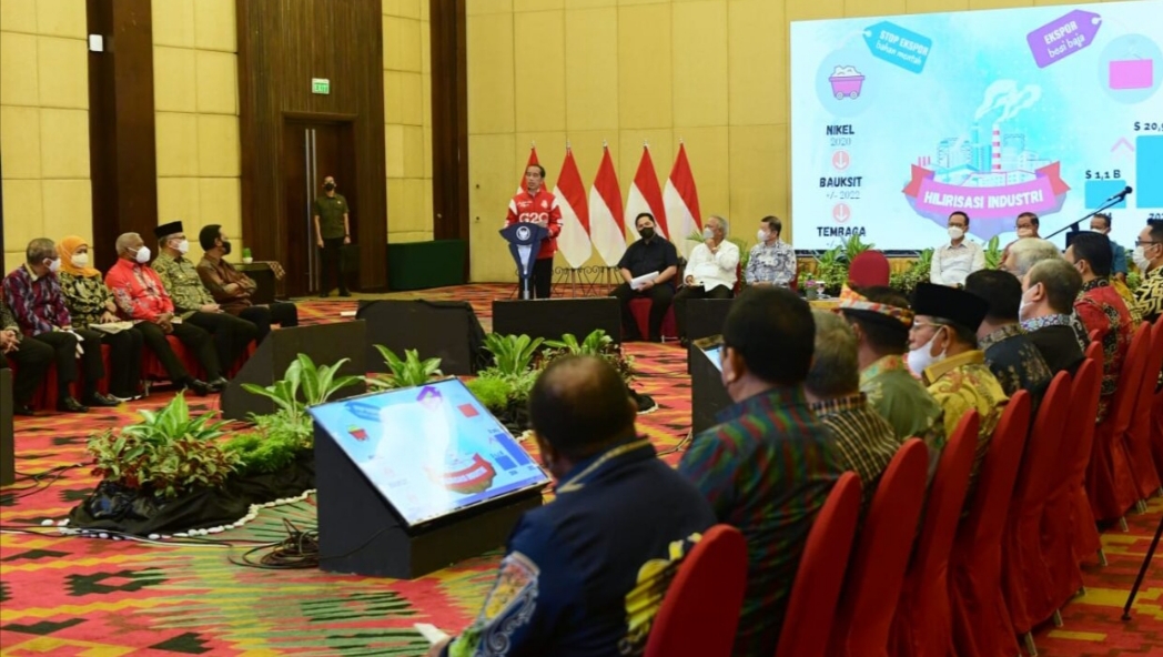 Presiden Joko Widodo memberikan sejumlah arahan kepada para gubernur se-Indonesia di Hotel Novotel, Balikpapan, pada Minggu, 13 Maret 2022. Foto: BPMI Setpres/Muchlis Jr.