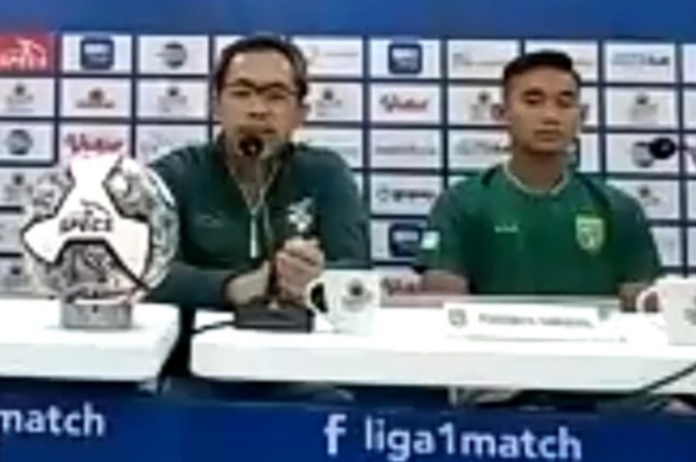 Pelatih Persebaya Aji Santoso
