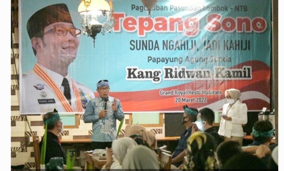 Selepas menonton balapan MotoGP di Mandalika, Gubernur Jawa Barat Ridwan Kamil menemui warga Sunda yang tinggal di Lombok, Nusa Tenggara Barat. 