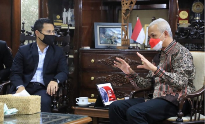 Menteri Pembangunan Nasional Singapura Desmond Lee mengunjungi Gubernur Jawa Tengah Ganjar Pranowo, Rabu (23/3/2022). 
