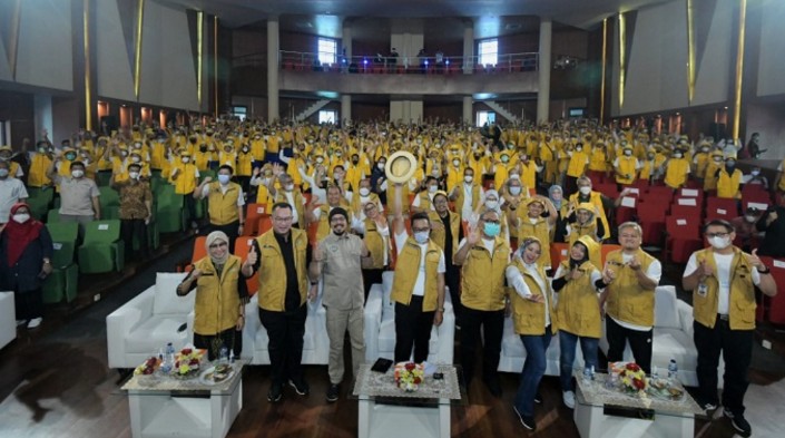 Gubernur Jawa Barat Ridwan Kamil mewisuda 1.249 petani milenial Angkatan I Program Petani Milenial diwisuda secara luring dan daring, di kampus Institut Pertanian Bogor, Kabupaten Bogor, Kamis (24/3/2022).