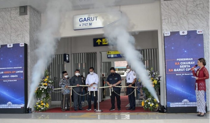 Jalur kereta api sepanjang 19,5 kilometer yang direaktivasi itu diresmikan oleh Menteri Perhubungan Budi Karya Sumadi bersama Menteri BUMN Erick Thohir, Kamis (24/3/2022.
