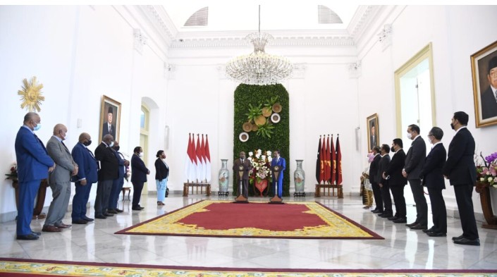 Presiden Joko Widodo menggelar pertemuan bilateral dengan Perdana Menteri (PM) Papua Nugini (PNG), James Marape, dalam kunjungan resminya ke Istana Kepresidenan Bogor, Jawa Barat, pada Kamis, 31 Maret 2022. Foto: BPMI Setpres/Lukas