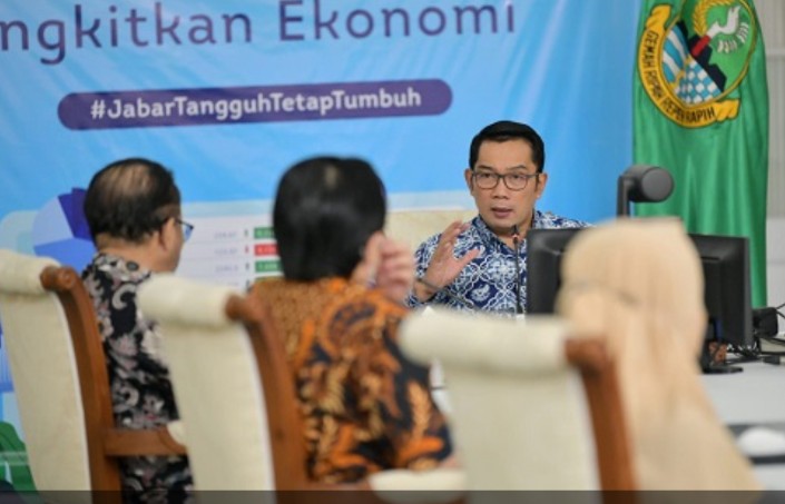 Gubernur Jabar Ridwan Kamil dengan Duta Besar Denmark untuk Indonesia Lars Bo Larsen, di Gedung Pakuan Bandung, Senin (11/4/2022).
