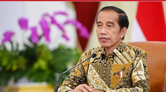 Presiden Joko Widodo memimpin rapat terbatas di Istana Merdeka, Jakarta, pada Senin, 18 April 2022. Foto: BPMI Setpres/Muchlis Jr