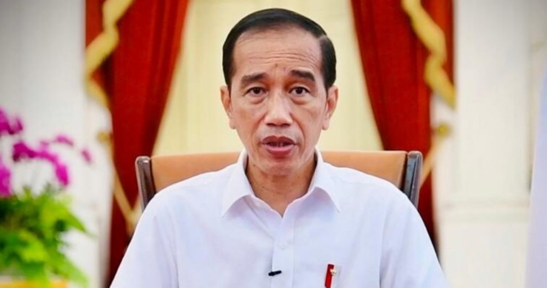 Presiden Jokowi menyampaikan keterangan terkait larangan ekspor minyak goreng di Istana Merdeka, Jakarta. Foto: BPMI Setpres