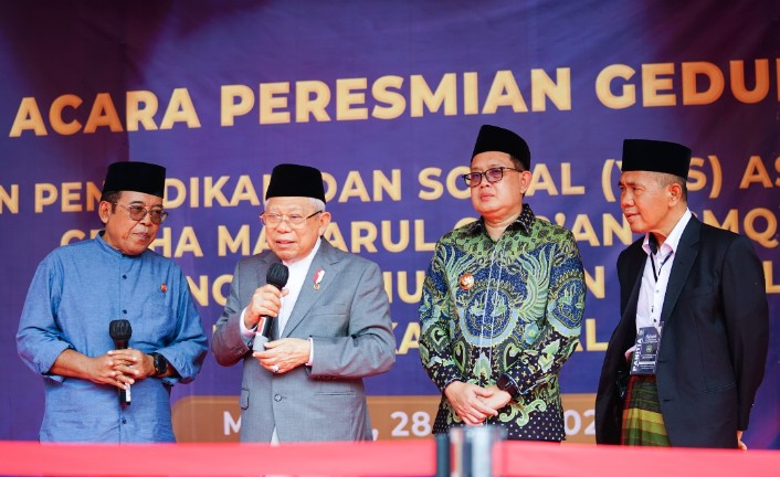 Wakil Presiden RI Ma'ruf Amin dan (Pj.) Gubernur Jawa Timur Adhy Karyono saat
di Pondok Pesantren Salaf Al Qur'an (PPSQ) Asy Syadzili 1 Kabupaten Malang pada Jumat (28/6). 