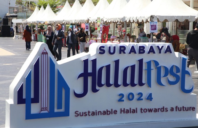 Dengan mengusung tema "Towards Halal Micro & Small Business Go Global", puncak acara SHF 2024 digelar pada tanggal 21-23 Agustus 2024 di Kompleks Alun-alun Balai Pemuda Surabaya.