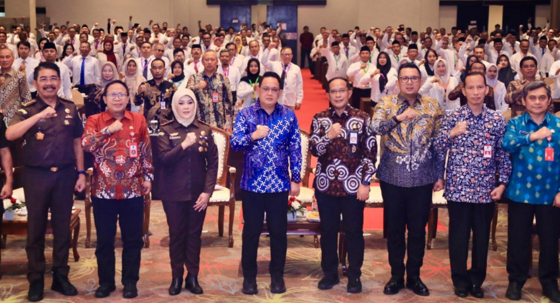 Pj. Gubernur Adhy Karyono Buka Orientasi Anggota DPRD se-Jawa Timur: Bekal Penting untuk Lima Tahun Mendatang