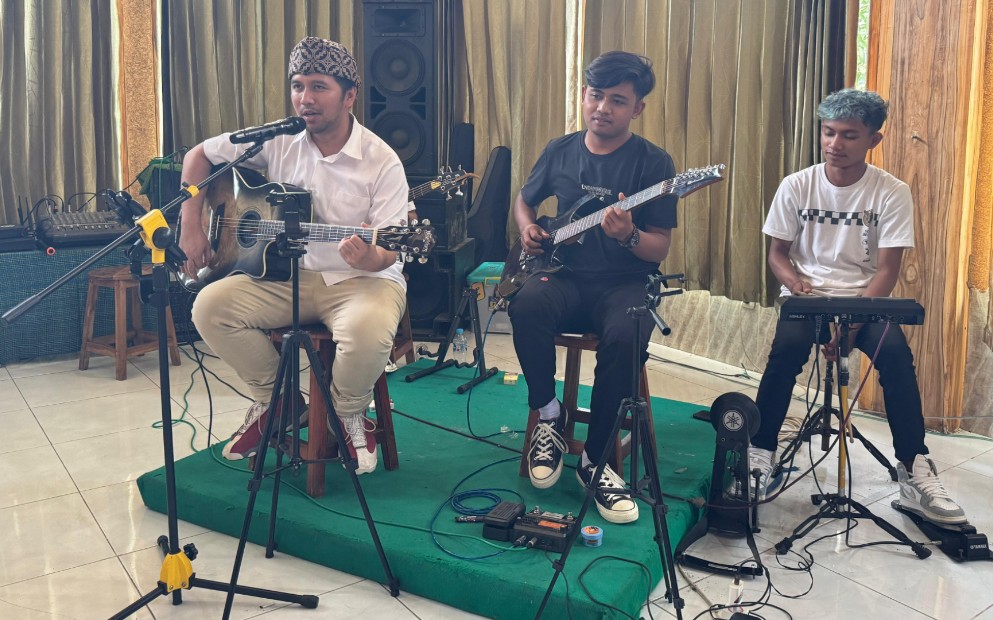 Emil bertemu pelaku wisata di Bromo